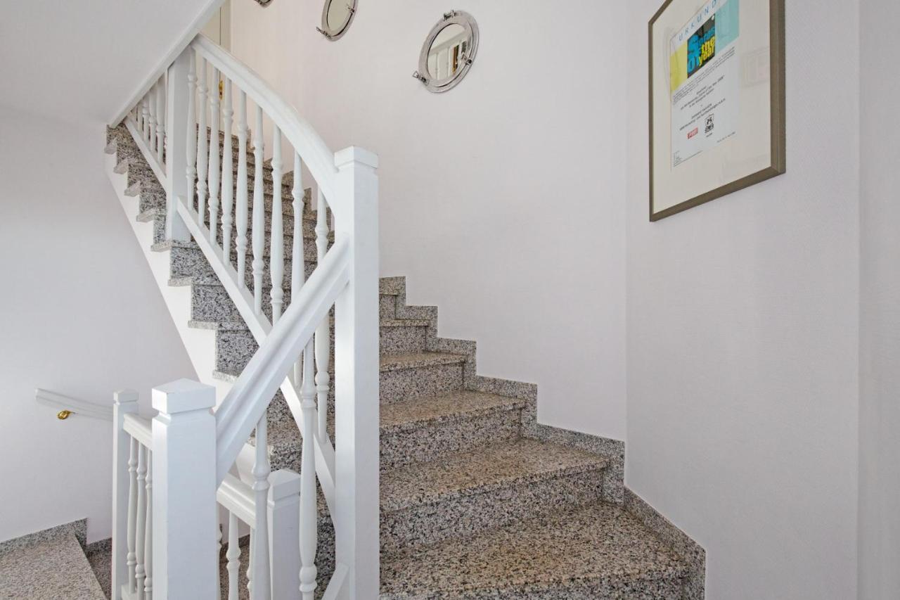 Southend Apartment List Bagian luar foto